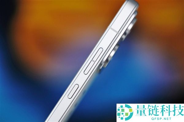 联想拯救者 Y70 手机图赏：随时随地畅玩 3A 大作，新一代性能旗舰揭秘
