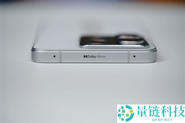 联想拯救者 Y70 手机图赏：随时随地畅玩 3A 大作，新一代性能旗舰揭秘