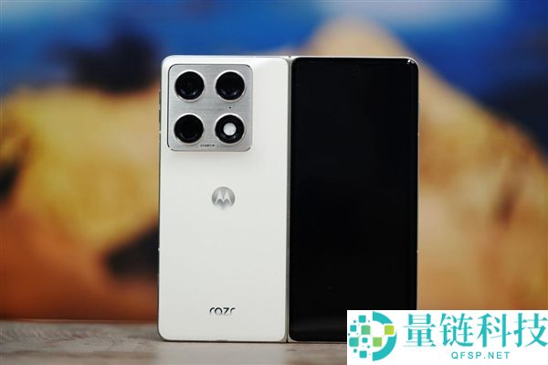 联想 moto 首款大折叠手机图赏：moto razr fold 外观细节全解析