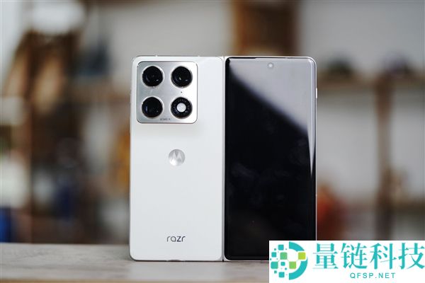 联想 moto 首款大折叠手机图赏：moto razr fold 外观细节全解析