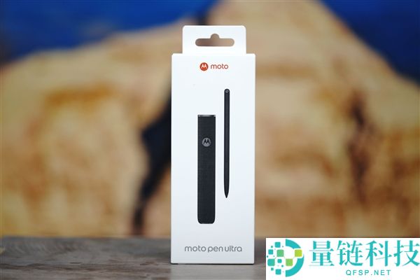 联想 moto 首款大折叠手机图赏：moto razr fold 外观细节全解析