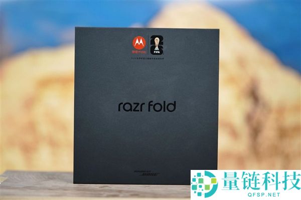 联想 moto 首款大折叠手机图赏：moto razr fold 外观细节全解析
