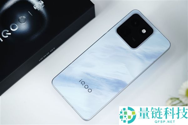 全球首发天玑 9500！iQOO 15T Monster 高清图赏：性能怪兽来了