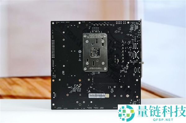 七彩虹 iGame B850M Ultra-OC V14 主板图赏：轻松打造千帧电竞主机
