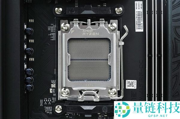 七彩虹 iGame B850M Ultra-OC V14 主板图赏：轻松打造千帧电竞主机