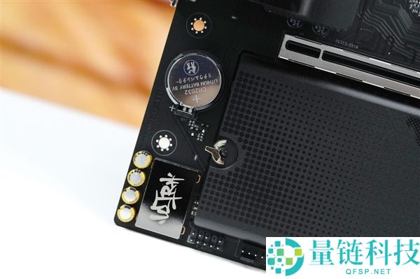 七彩虹 iGame B850M Ultra-OC V14 主板图赏：轻松打造千帧电竞主机