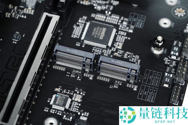 七彩虹 iGame B850M Ultra-OC V14 主板图赏：轻松打造千帧电竞主机