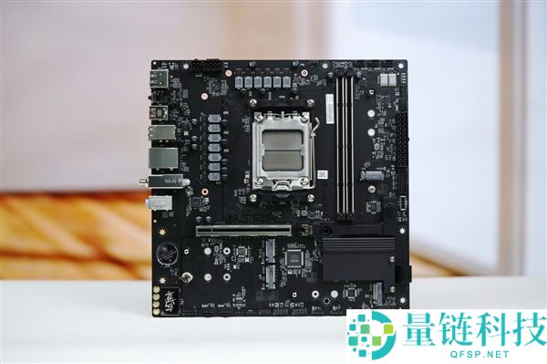 七彩虹 iGame B850M Ultra-OC V14 主板图赏：轻松打造千帧电竞主机