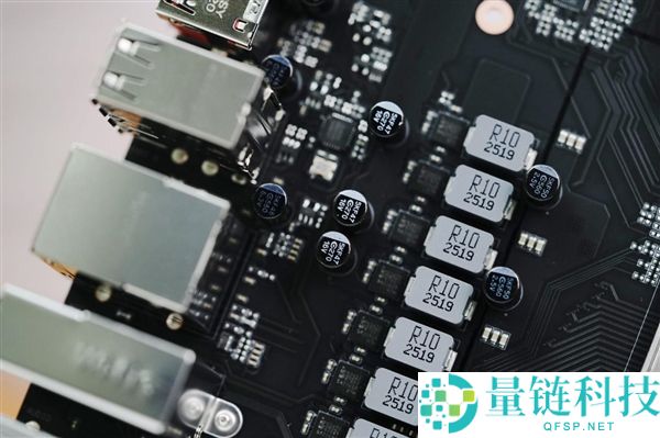 七彩虹 iGame B850M Ultra-OC V14 主板图赏：轻松打造千帧电竞主机