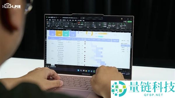 MacBook Neo 热销引爆市场，Windows 笔记本终于坐不住了！