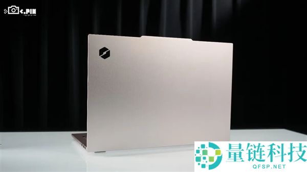 MacBook Neo 热销引爆市场，Windows 笔记本终于坐不住了！