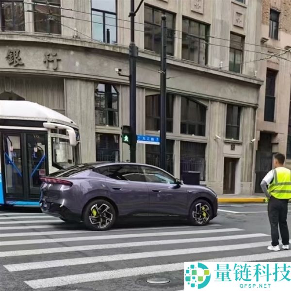 小鹏 MONA L03 罗兰紫实车曝光：MONA 系列首款 SUV 预计 2026 年发布