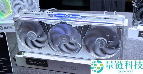 影驰RTX 6090豪华硬件评测：镶嵌施华洛世奇水晶的奢华显卡
