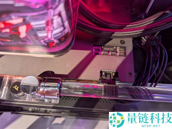 华硕RTX 5090显卡性能爆炸：16针电源线支持48V 1000W电力供应