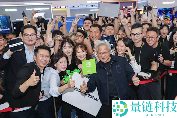 黄仁勋成为台北电脑展焦点：热情握手女粉丝及全场呼喊Jensen精彩瞬间