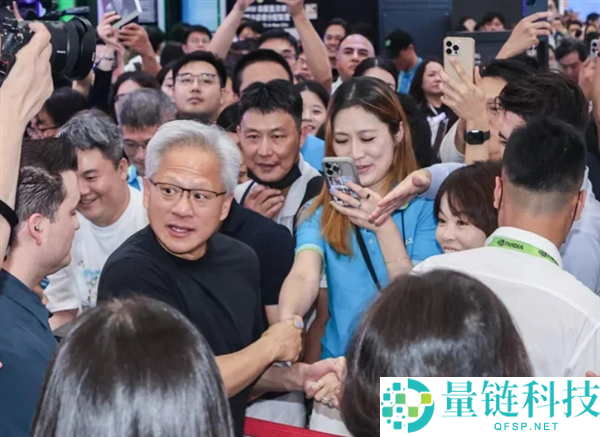 黄仁勋成为台北电脑展焦点：热情握手女粉丝及全场呼喊Jensen精彩瞬间