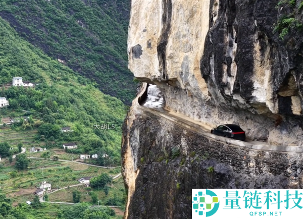 国内特斯拉FSD自动驾驶挂壁公路跑山,马斯克转发视频播放量突破3000万