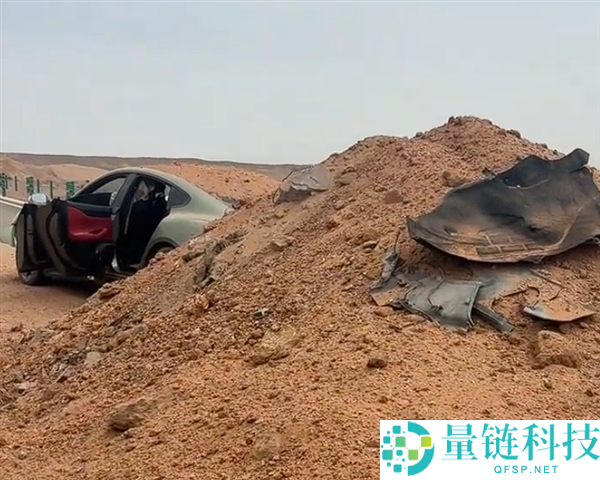 男子自驾导航误入封闭路段：撞土堆意外飞起脱险