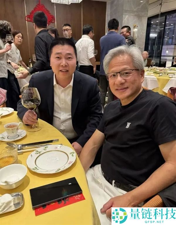 黄仁勋与人工钻石大佬密会，AI GPU降温新突破揭秘