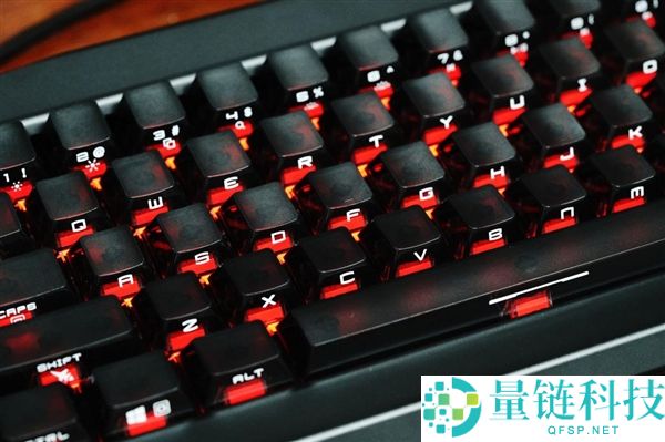 微星X86K磁轴机械键盘图赏：0.01mm精准调行程的极致体验