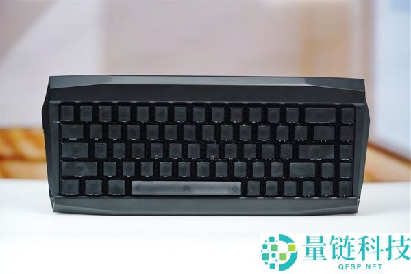 微星X86K磁轴机械键盘图赏：0.01mm精准调行程的极致体验