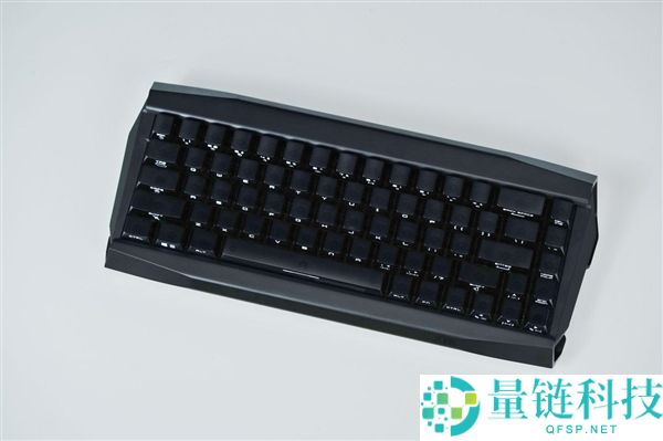 微星X86K磁轴机械键盘图赏：0.01mm精准调行程的极致体验