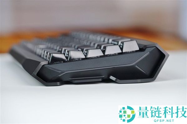 微星X86K磁轴机械键盘图赏：0.01mm精准调行程的极致体验