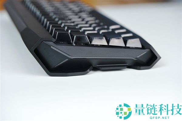 微星X86K磁轴机械键盘图赏：0.01mm精准调行程的极致体验