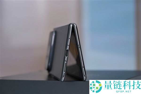 小米MIX Fold 5入网：首款搭载玄戒O3自研芯片的阔折叠旗舰手机