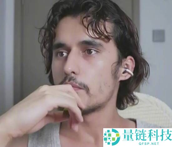 新疆小伙因与耶稣相似走红网络，戴荆棘冠幽默回应争议