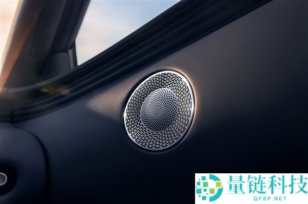 小鹏Mona L03座舱发布：30万级标准对标，新增腿部推拿功能