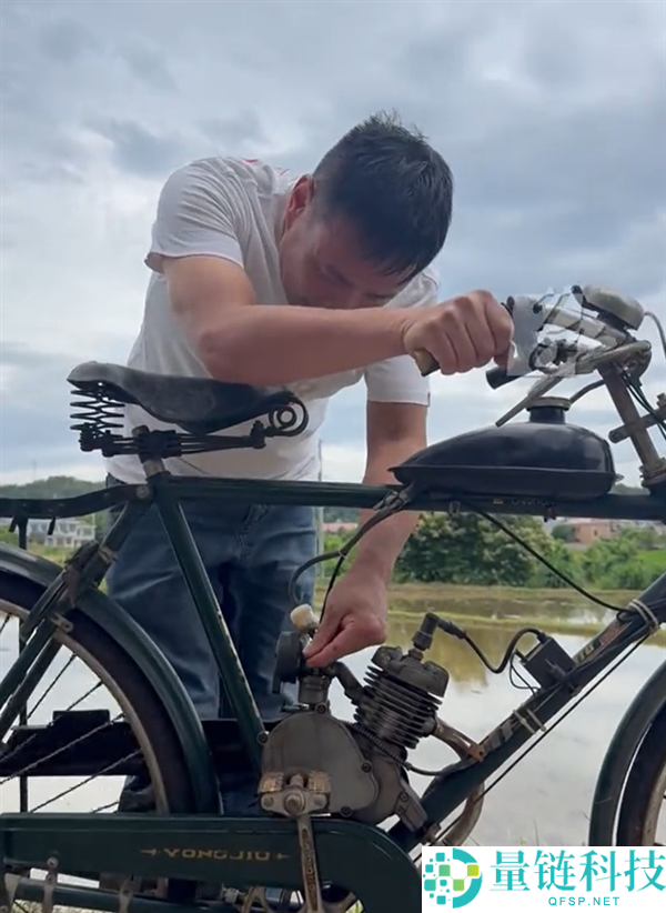 上世纪50年代国产摩托车：大叔巧用嘴上油成功启动秘诀