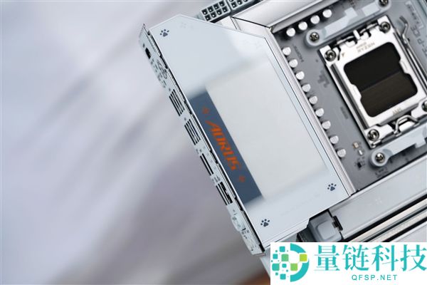 雕妹二次元设计与技嘉B850 AORUS ELITE-P ICE主板图赏解析