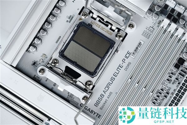 雕妹二次元设计与技嘉B850 AORUS ELITE-P ICE主板图赏解析