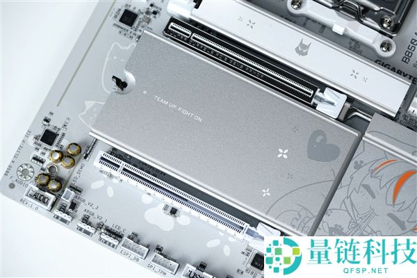 雕妹二次元设计与技嘉B850 AORUS ELITE-P ICE主板图赏解析