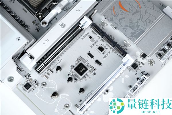 雕妹二次元设计与技嘉B850 AORUS ELITE-P ICE主板图赏解析
