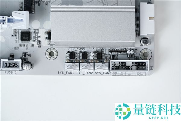 雕妹二次元设计与技嘉B850 AORUS ELITE-P ICE主板图赏解析