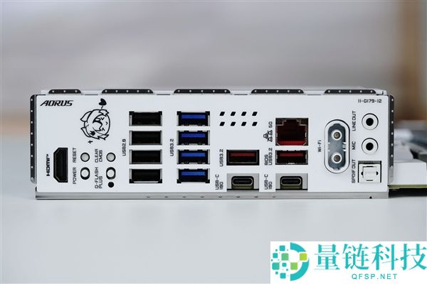 雕妹二次元设计与技嘉B850 AORUS ELITE-P ICE主板图赏解析