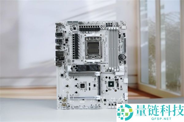 雕妹二次元设计与技嘉B850 AORUS ELITE-P ICE主板图赏解析
