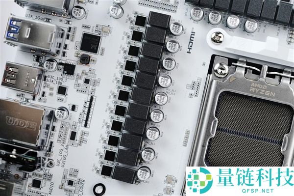 雕妹二次元设计与技嘉B850 AORUS ELITE-P ICE主板图赏解析