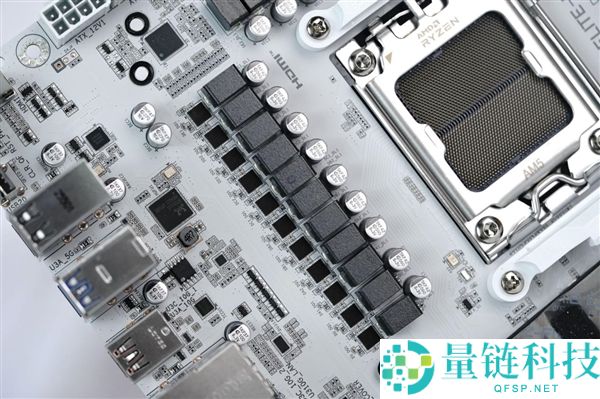 雕妹二次元设计与技嘉B850 AORUS ELITE-P ICE主板图赏解析