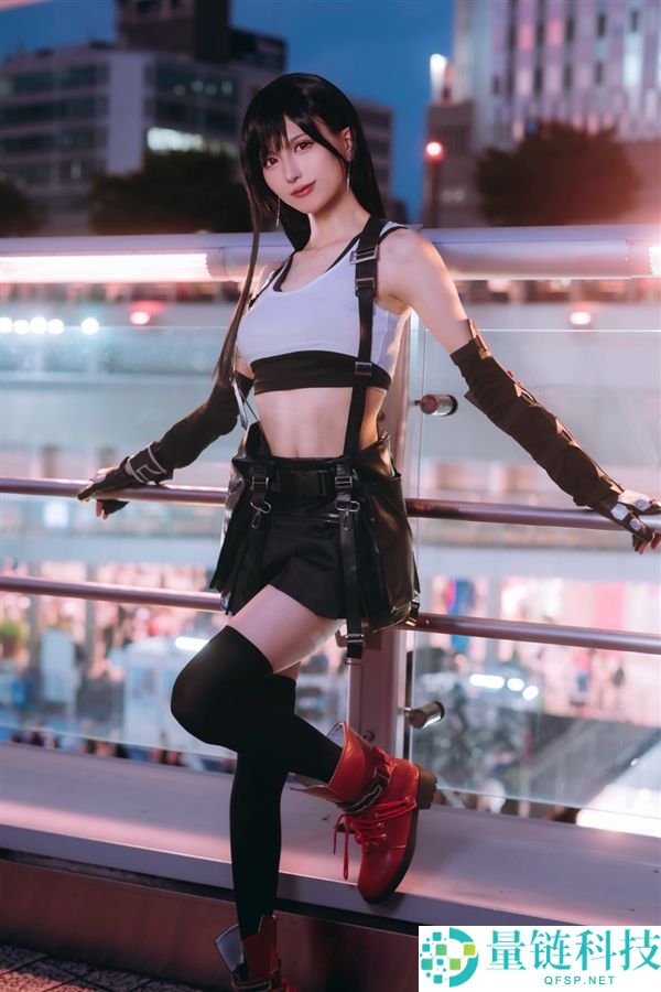 日本蜜斯姐优美Cos图赏：完美复原蒂法与蕾塞角色形象