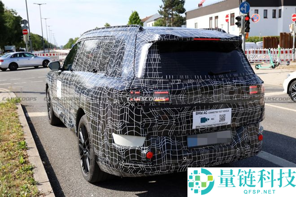 宝马首款纯电SUV iX7谍照曝光：翼片式门把手一碰即开，大屏娱乐体验升级