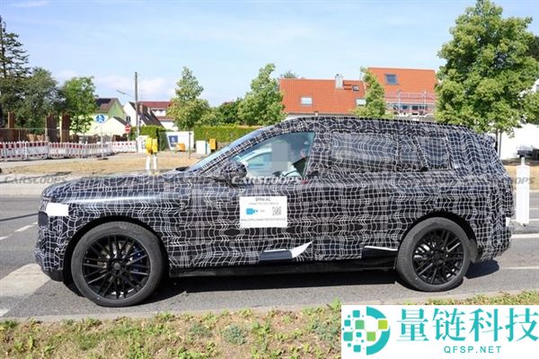 宝马首款纯电SUV iX7谍照曝光：翼片式门把手一碰即开，大屏娱乐体验升级