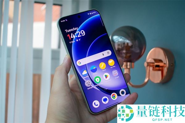 一加16参数全面揭秘：搭载骁龙8E6 Pro+芯片和2亿像素主摄的一加旗舰新品