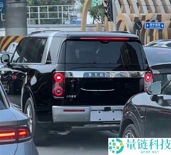 享界MPV新车路试谍照曝光:搭载后轮转向技术,量产在即