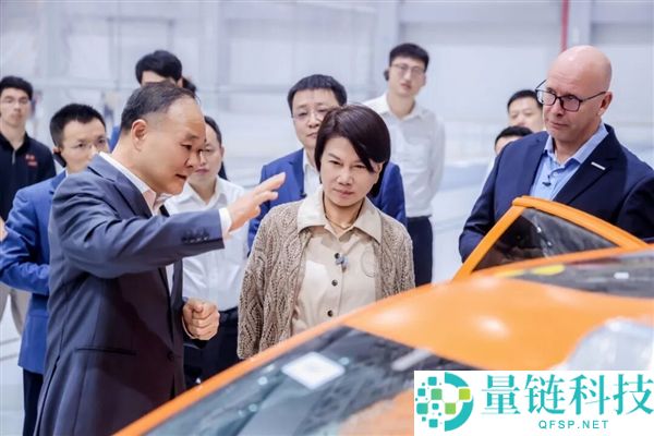 格力董事长董明珠到访吉祥汽车,李书福热情接待并签署战略合作协议
