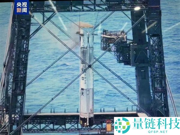 “长十乙火箭成功完成全球首个子级海上可控回收,丝滑落地精准脱靶”