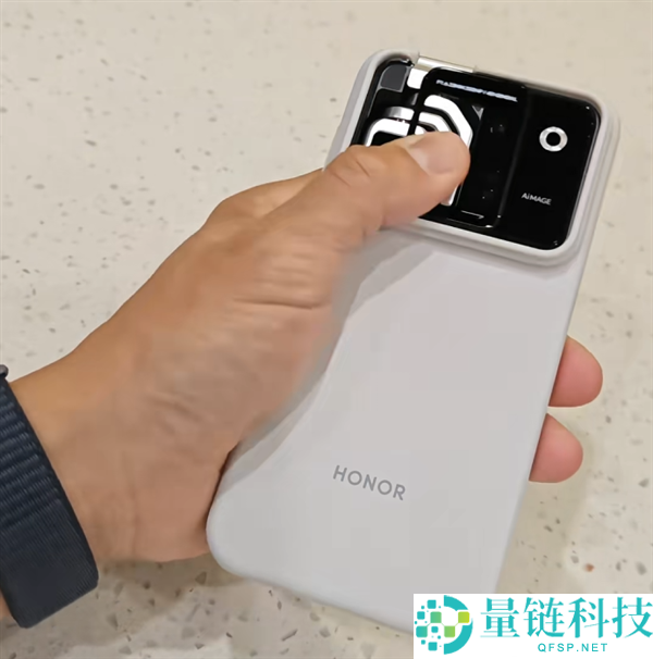 陈震揭晓光荣Robot Phone真机:4D云台主摄一键启动,支持360°追踪功能