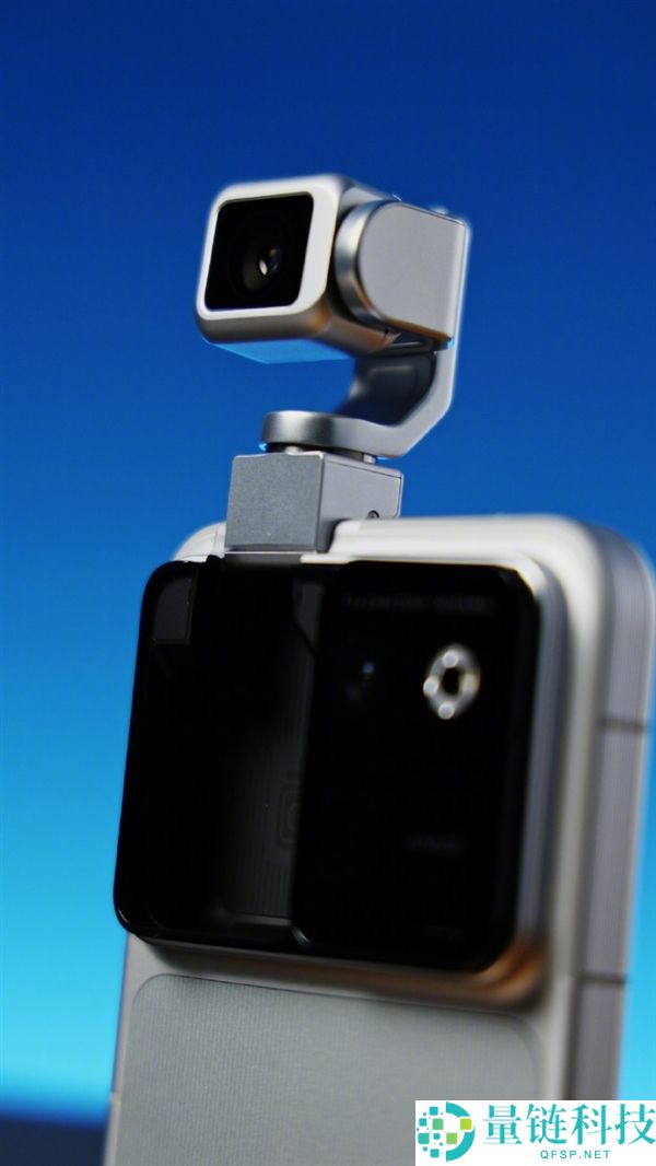韩路上手光荣机械人手机Robot Phone:自媒体创作的潜力神器